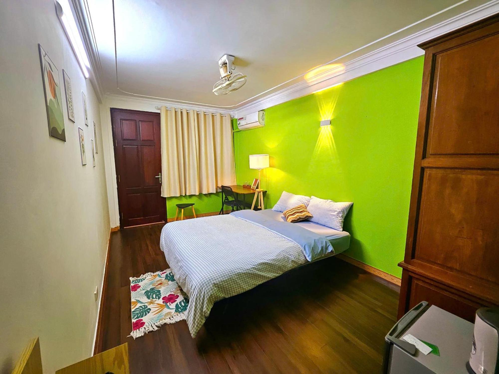 Rainbow - No 8 Alley 18b Tong Dan