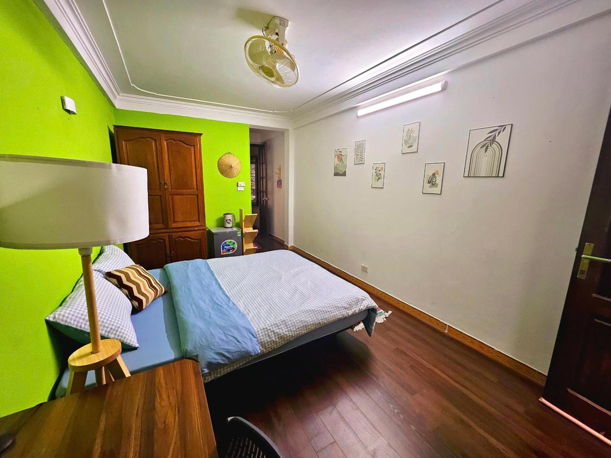 Rainbow - No 8 Alley 18b Tong Dan Homestay *