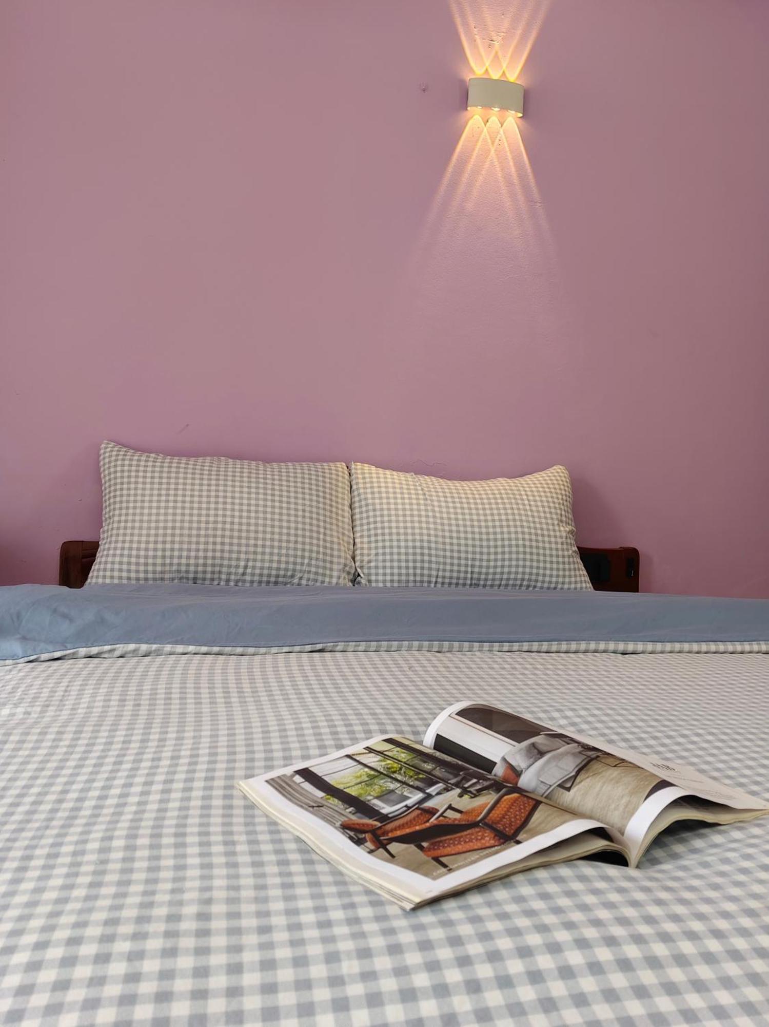 Rainbow - No 8 Alley 18b Tong Dan Homestay Hanoi