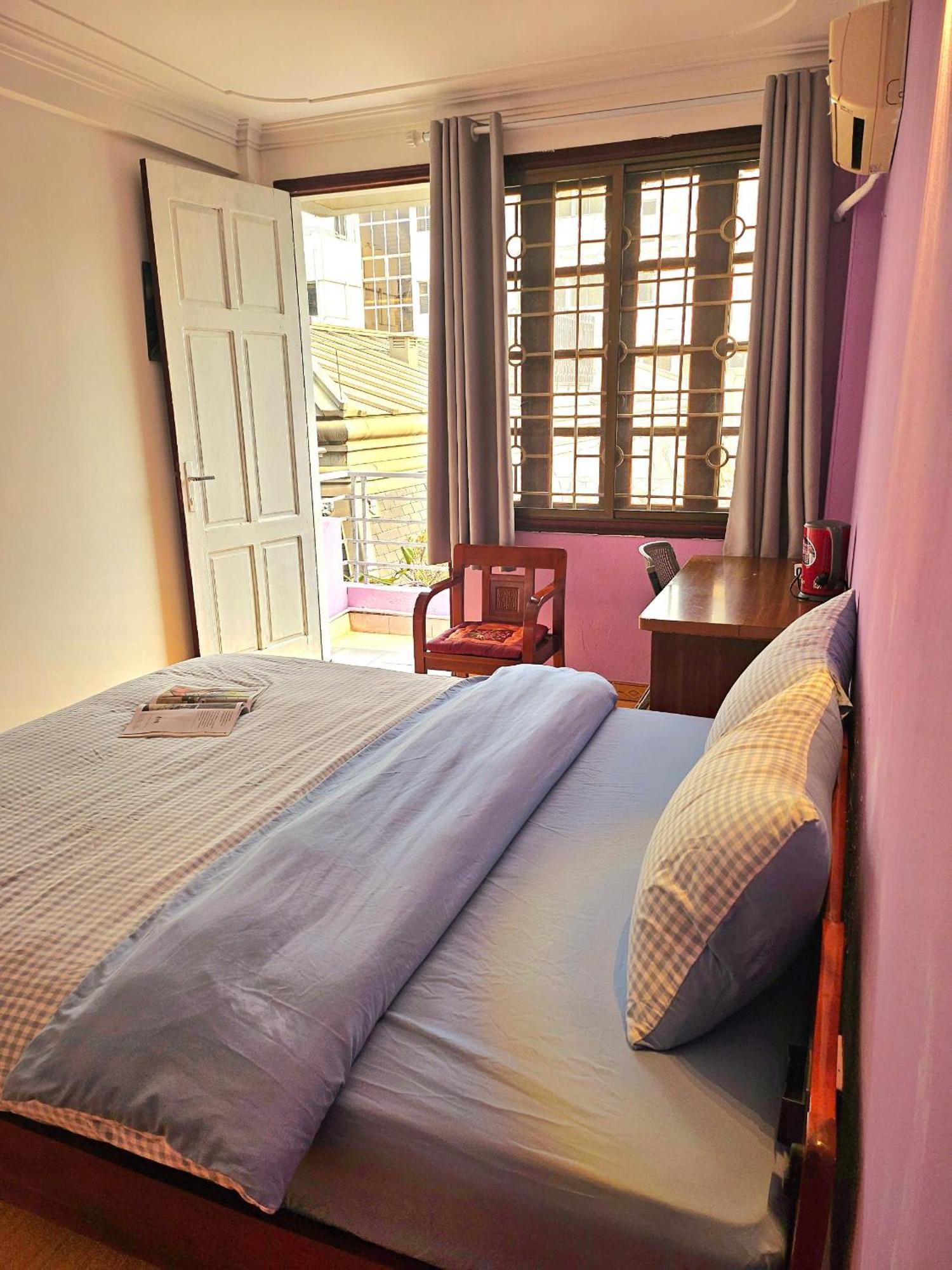 Rainbow - No 8 Alley 18b Tong Dan Homestay Hanoi
