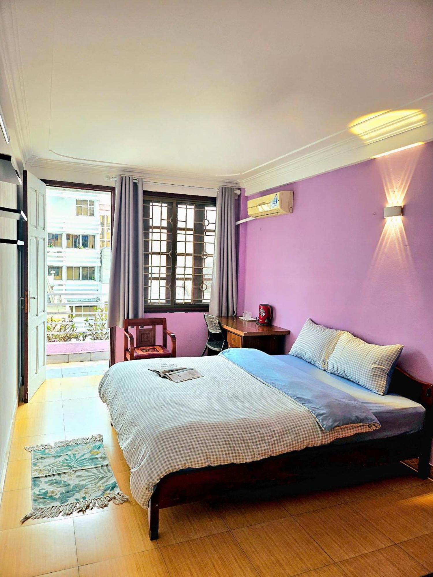 Rainbow - No 8 Alley 18b Tong Dan Hanoi